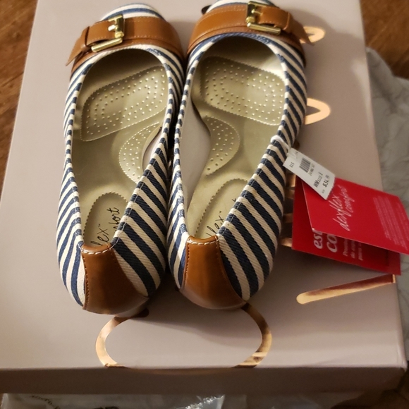 Shoe - Picture 2 of 2